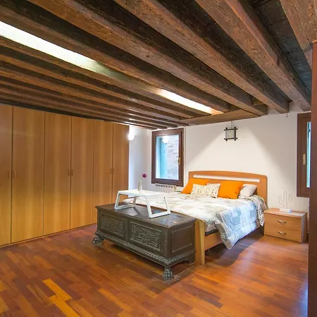Cozy Central Apartment